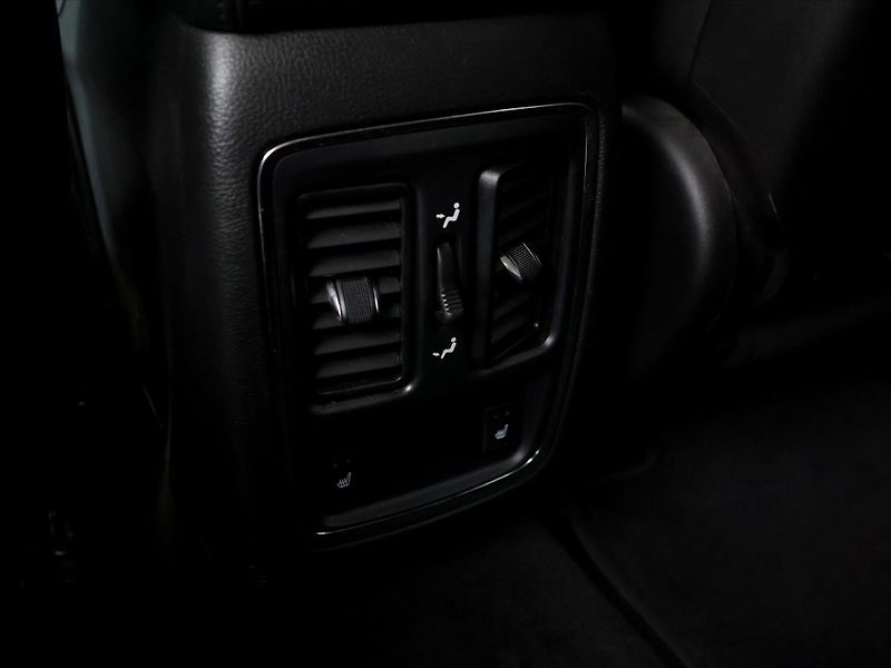 Jeep Grand Cherokee 3.0 CRD 177kW Overland 4WD Aut - fotka 16 z 37
