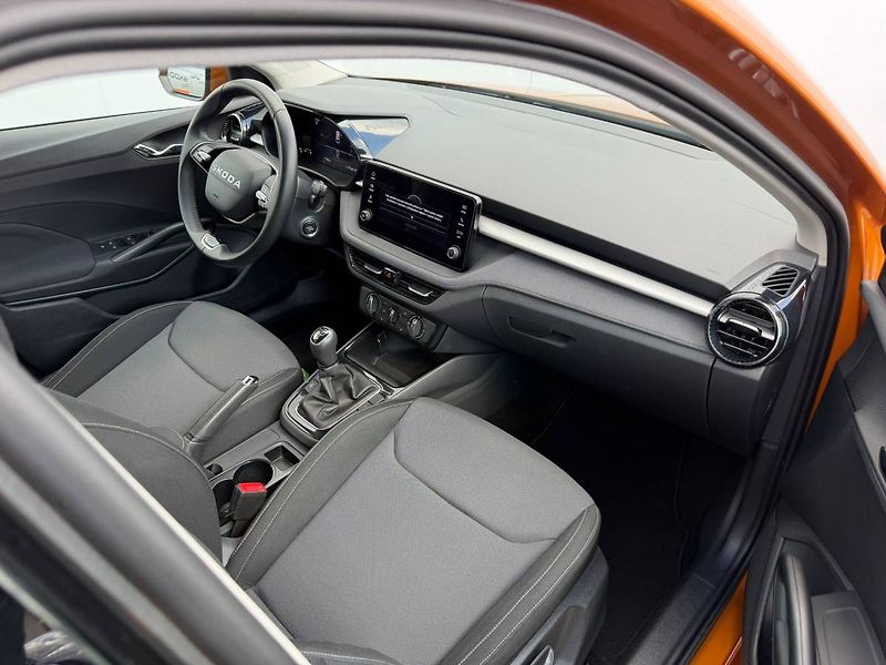 Škoda Fabia Selection 1,0 MPI 59 kW 5° MP - fotka 6 z 28