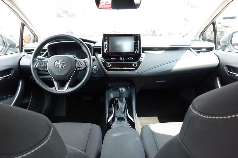 Toyota Corolla 1,8HSD Comfort + Style - fotka 16 z 31