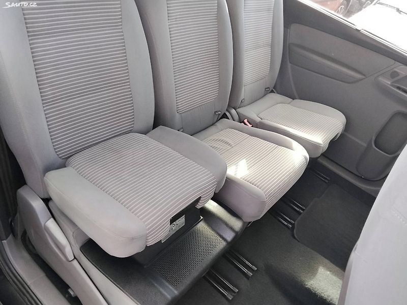Seat Alhambra (2011) - fotka 20 z 28