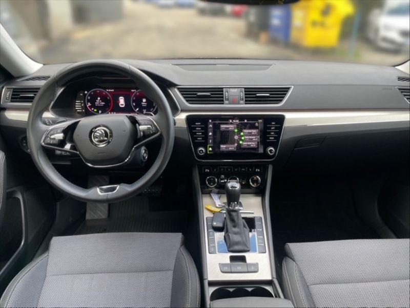 Škoda Superb 2,0 TSI 140 Style DSG - fotka 9 z 11