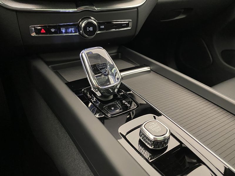 Volvo XC60 T8 AWD RECHARGE REZERVACE - fotka 26 z 65