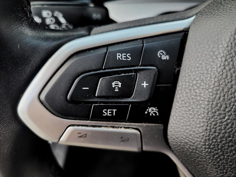 Volkswagen Golf 2,0 TDI,TFT,navi,výhřev,klima - fotka 21 z 50