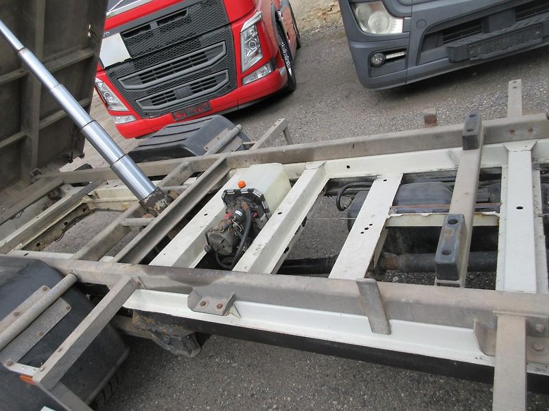 Volkswagen Crafter 2,5TDi, sklápěcí S1 - fotka 18 z 24
