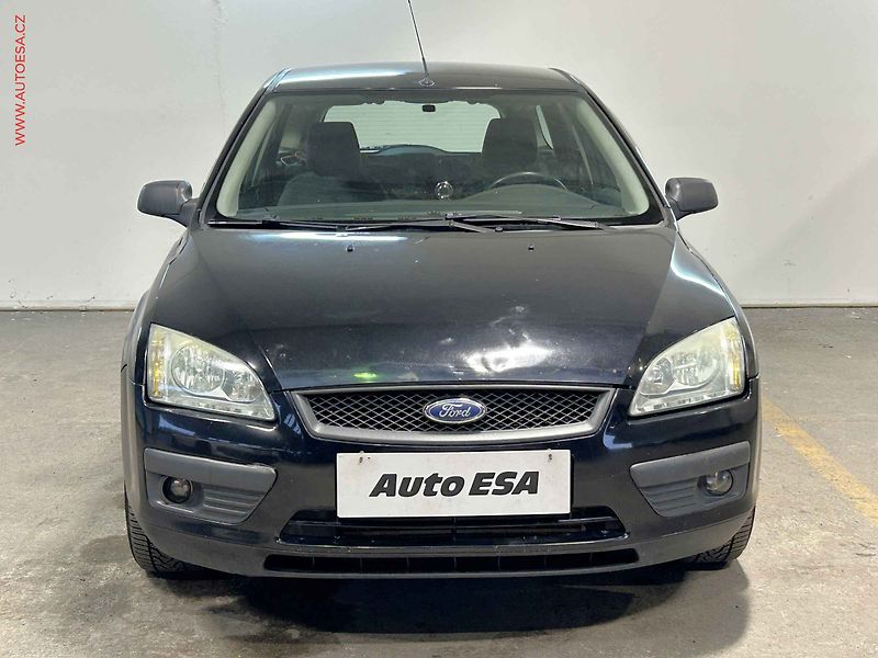 Ford Focus (2005) 1.6TDCi, AC, výhřev sed - fotka 2 z 15
