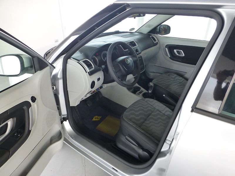 Škoda Fabia (2009) 1,4i-63KW-KLIMATIZACE*ALU KOLA - fotka 10 z 26