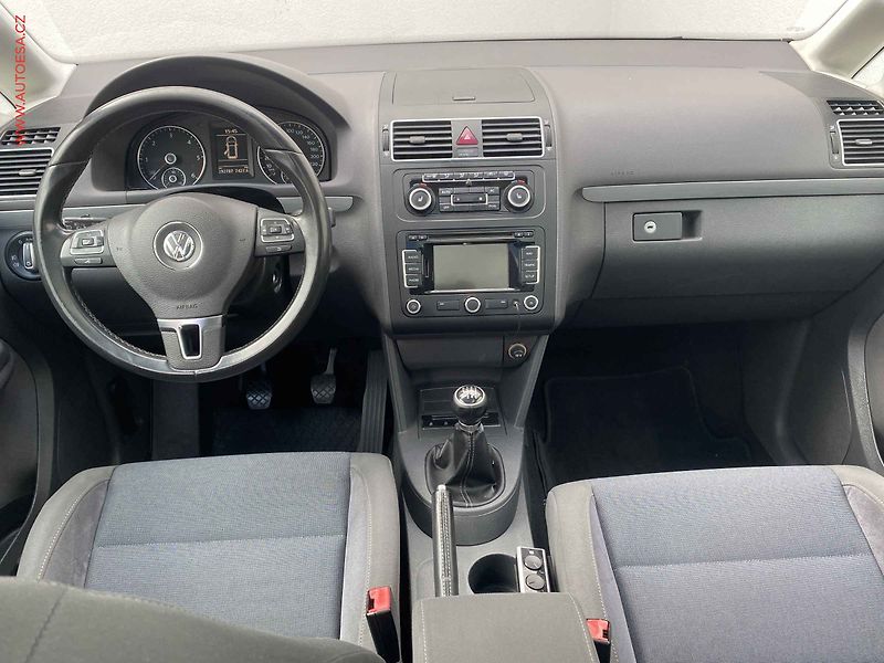 Volkswagen Touran (2012) 2.0 TDi, AC, panor - fotka 8 z 18