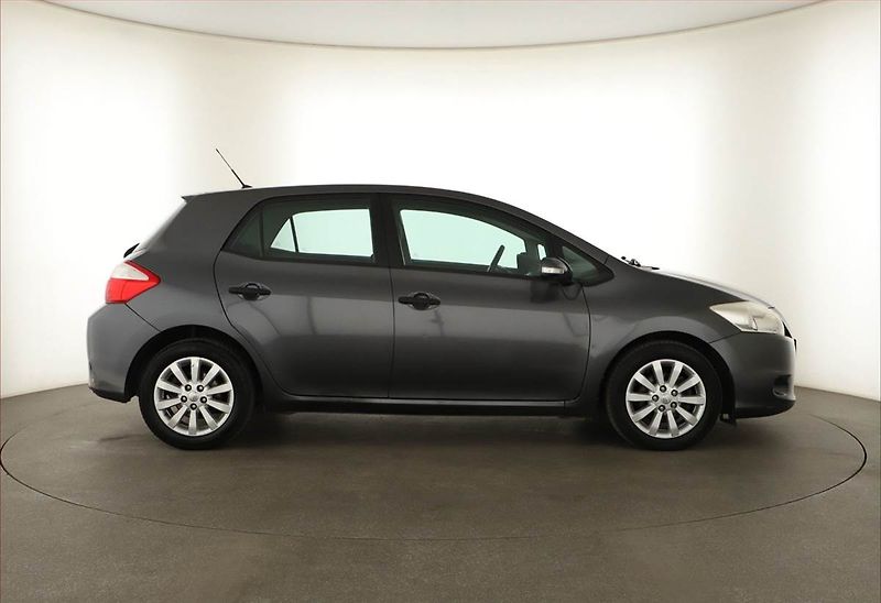 Toyota Auris (2011) 1.6 Valvematic, ČR,1.maj - fotka 6 z 15