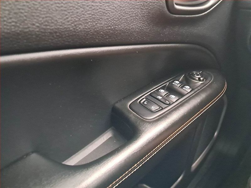 Jeep Compass (2018) 1.4 MultiAir, Tempomat - fotka 16 z 17