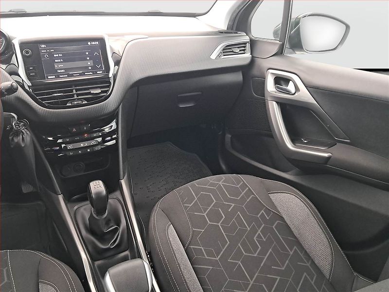 Peugeot 2008 (2018) 1.2 PureTech, Serv.kniha - fotka 7 z 17