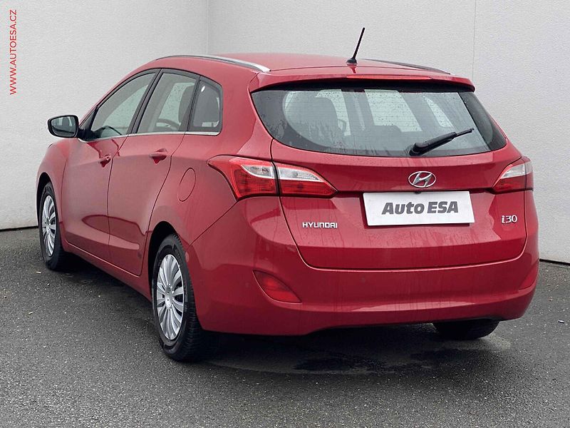 Hyundai i30 (2014) 1.6 CRDI, ČR, autoAC - fotka 6 z 16