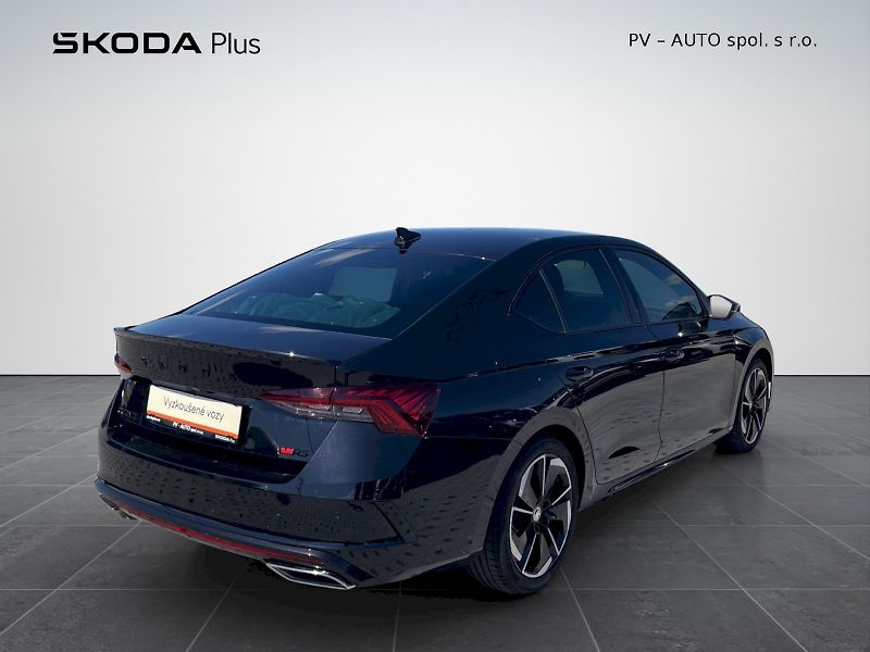 Škoda Octavia (2023) 2.0 TDI 147kW DSG 4x4 RS - fotka 2 z 35