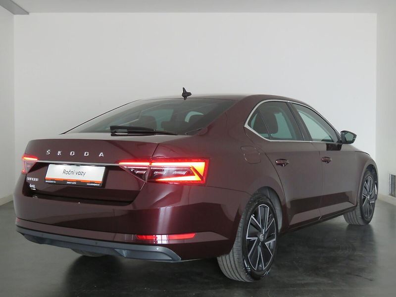 Škoda Superb - fotka 2 z 26
