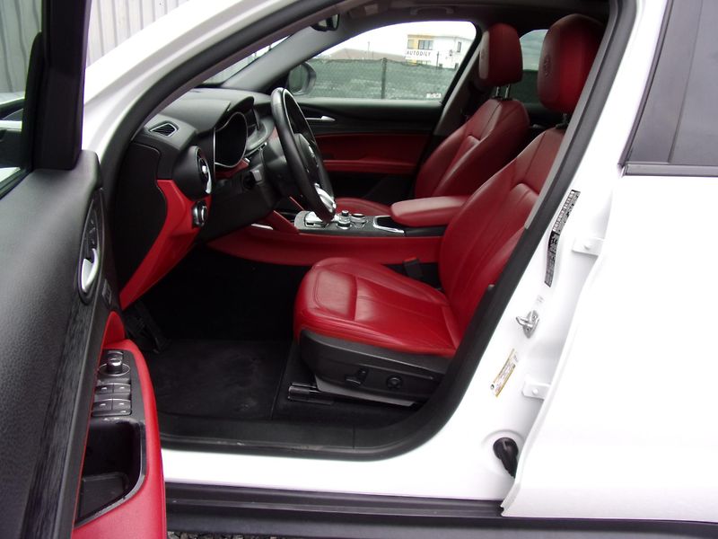 Alfa Romeo Stelvio (2020) 2.0TURBO 206kW PANORAMA VÝBAVA - fotka 10 z 27