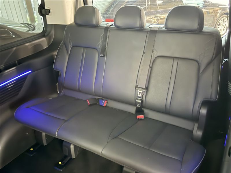 Hyundai Staria 2,2 CRDI PREMIUM LUXURY PANO - fotka 10 z 24