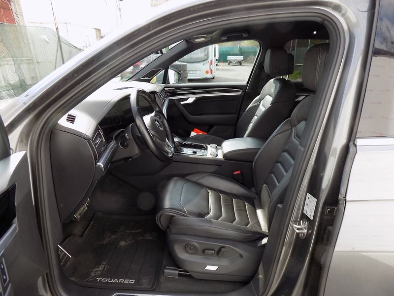 Volkswagen Touareg (2018) 3.0TDI/R-Line/4x4/AT/Matrix/ - fotka 13 z 47