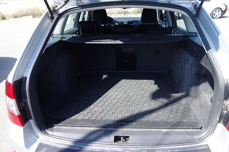 Škoda Octavia 2.0 TDI 110kW DSG - fotka 17 z 24