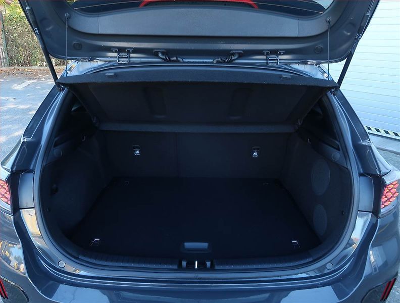 Kia Ceed (2024) 1.6 T-GDI GT - fotka 14 z 27