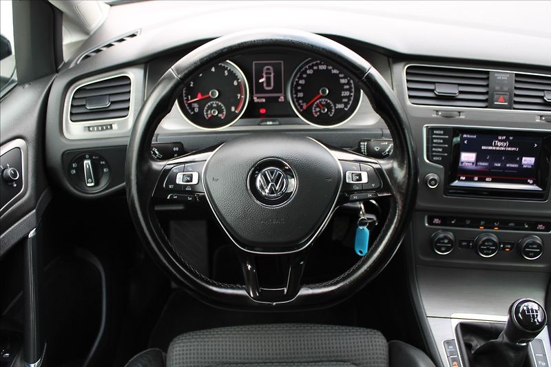 Volkswagen Golf 1,4 TSI  VÝHŘEVY,TAŽNÉ,BIXENON - fotka 10 z 28