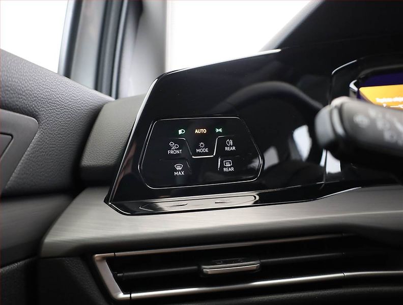 Volkswagen Golf (2024) 1.5 eTSI - fotka 20 z 20