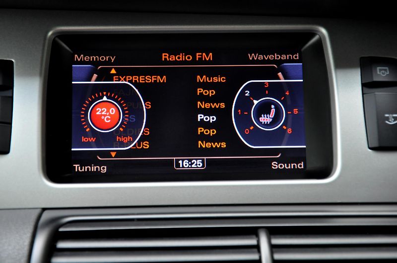 Audi Q7 (2010) 3.0 TDi V6 QUATTRO,XENONY,FACE - fotka 19 z 47