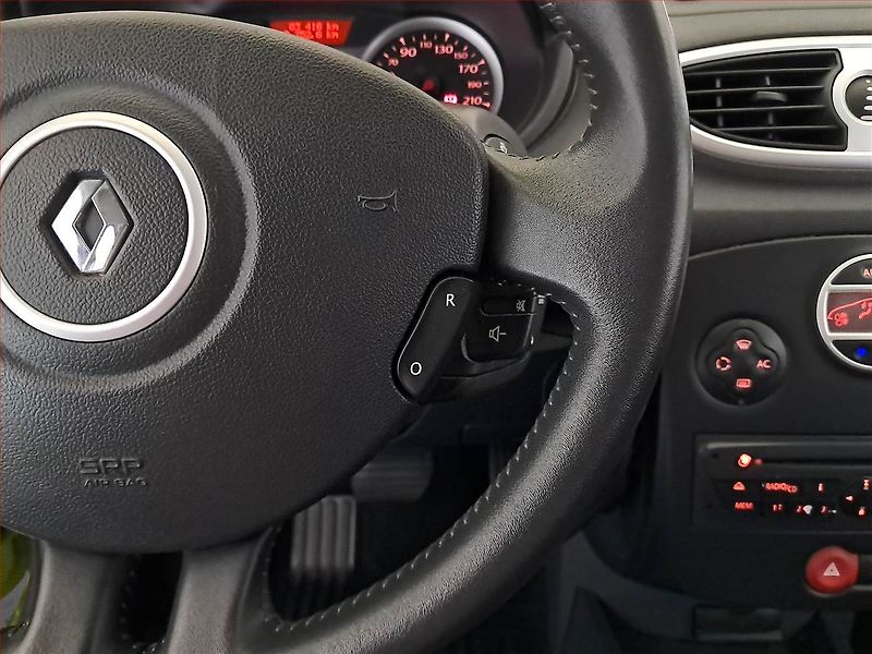 Renault Clio (2010) 1.2 16V, Automat, Navi - fotka 17 z 19