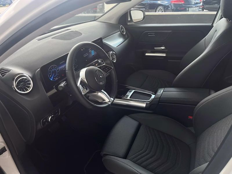 Mercedes-Benz EQA 300 4M Prog. 360 Taž Distronic - fotka 11 z 22