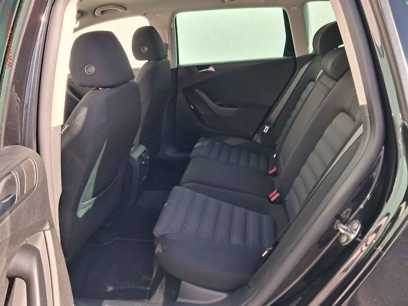 Volkswagen Passat (2009) 2.0 TDi, Sport, navi, Webasto - fotka 10 z 21