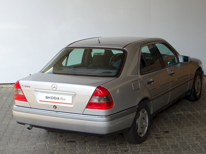 Mercedes-Benz Třídy C (1995) 180 Elegance - man. převodovka - fotka 16 z 20