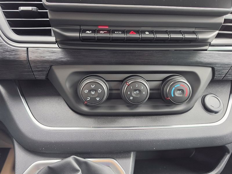 Renault Trafic (2026) L2 Equilibre Blue dCi 150  Com - fotka 13 z 13