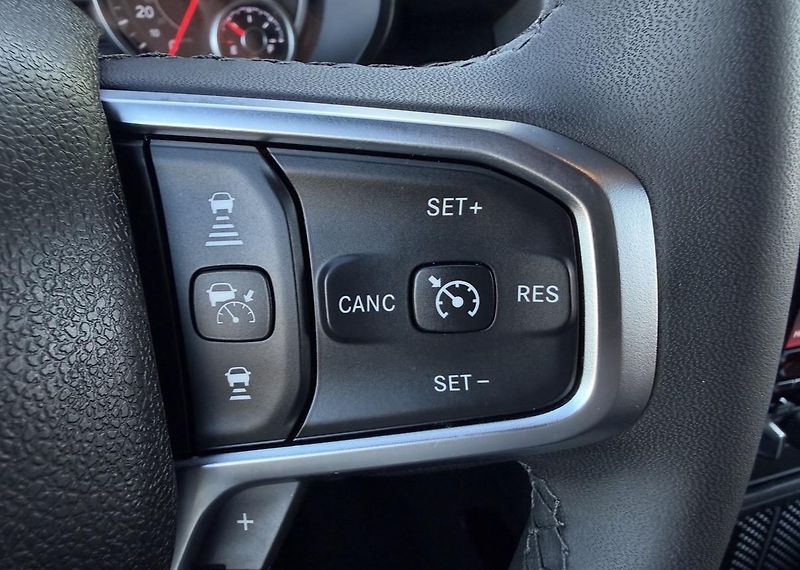 Dodge RAM (2026) +HEMI+DPH+OFFROAD PAKET+ - fotka 21 z 25