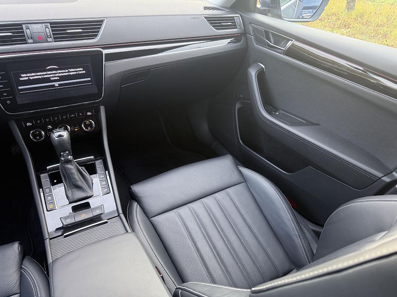 Škoda Superb (2023) 2,0tdi 147kw L&K 4x4 DSG - fotka 30 z 80