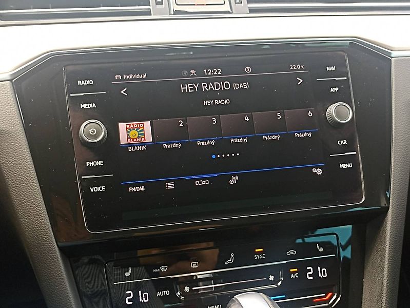 Volkswagen Passat (2023) 2.0 TDI 4x4 147kW Webasto Tažn - fotka 29 z 35