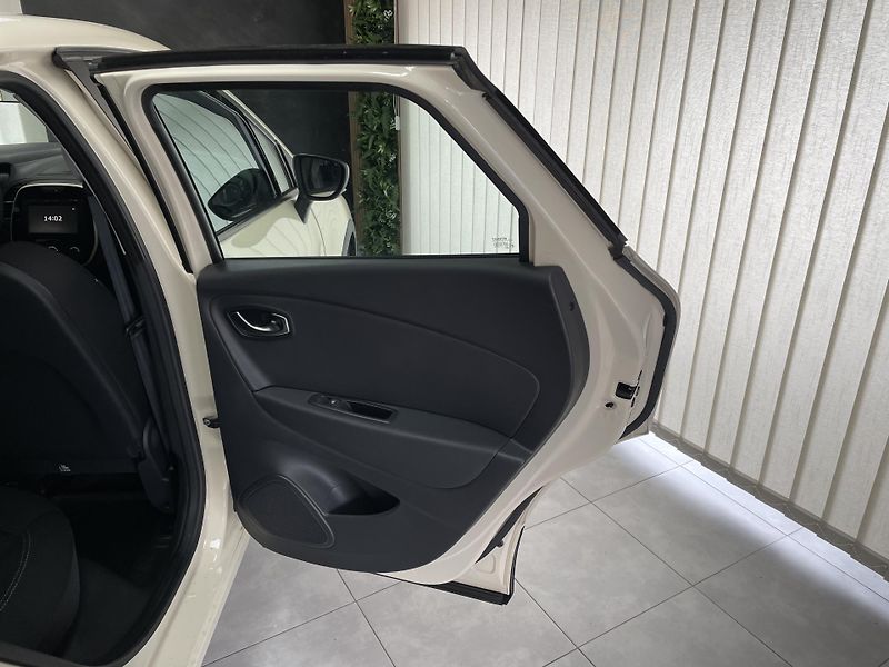 Renault Captur 1.2 TCe ČR 1.MAJ.NAVI  - fotka 13 z 25