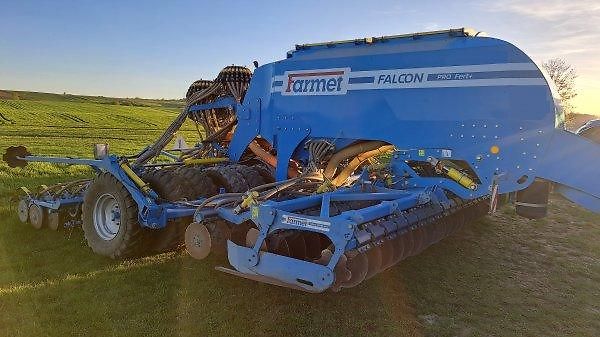 New Holland (2021) T7.270 +secí Farmet Falcon  - fotka 10 z 10