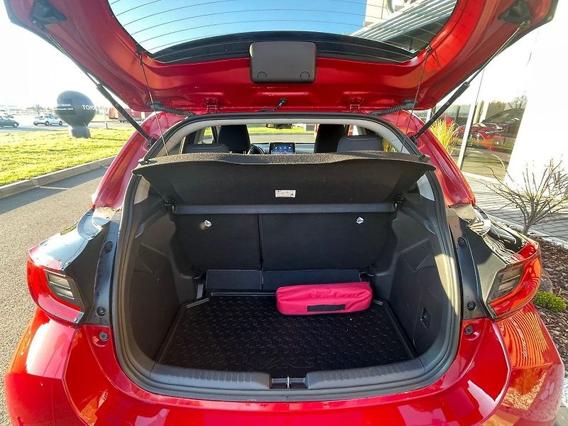 Toyota Yaris 1.5 Hybrid 116k automat Style - fotka 10 z 28