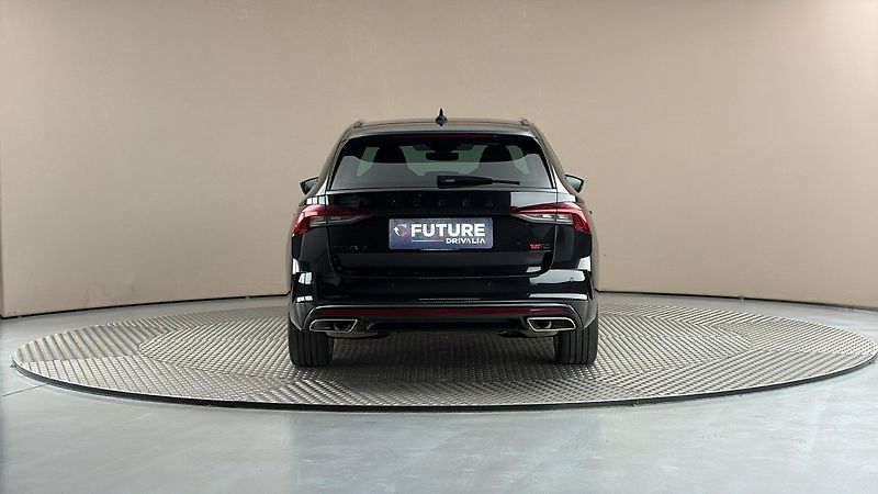 Škoda Octavia 2.0 TSI DSG RS Combi - fotka 5 z 31