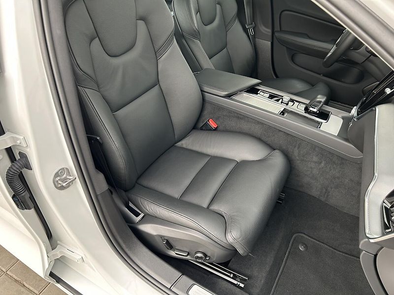Volvo S60 2.0 B5 4x4 ULTIMATE - fotka 13 z 29