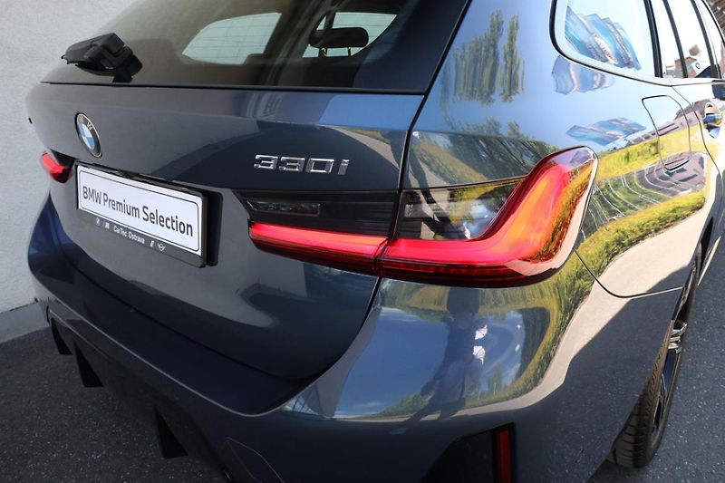 BMW Řada 3 330i xDrive Touring - fotka 22 z 22