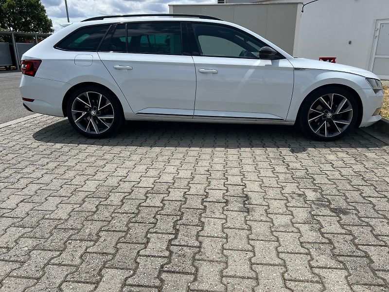 Škoda Superb 2.0 TDi Sportline - fotka 2 z 9