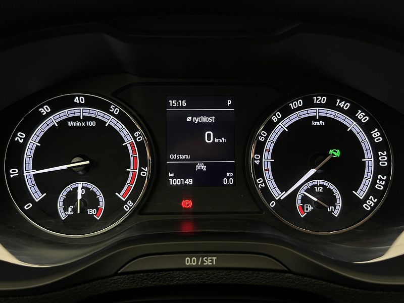 Škoda Karoq 1.5 TSI DRIVE AUT CZ - fotka 20 z 40