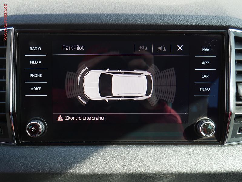 Škoda Karoq (2019) 1.6 TDi, Soleil, DSG, LED, - fotka 15 z 21