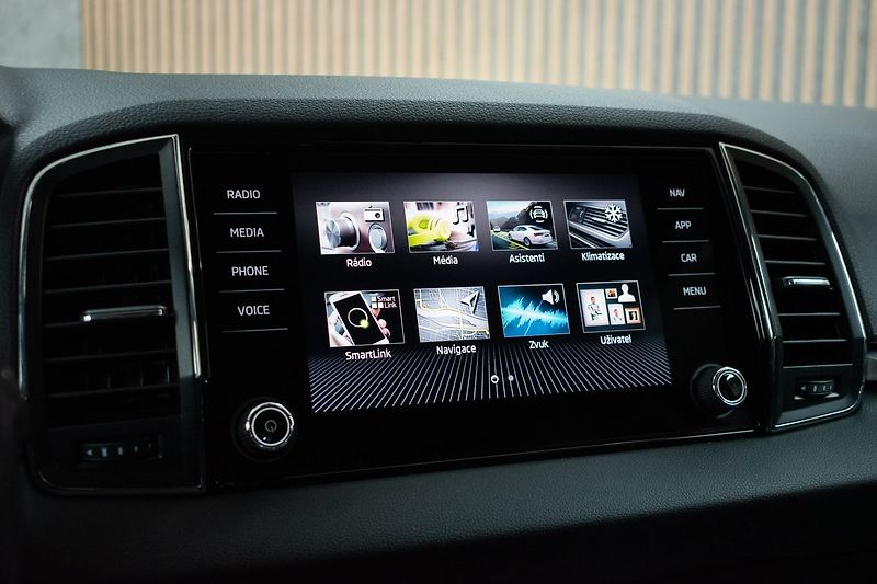 Škoda Karoq 2.0 TDI DSG*ACC*KAMERA*DPH* - fotka 24 z 39