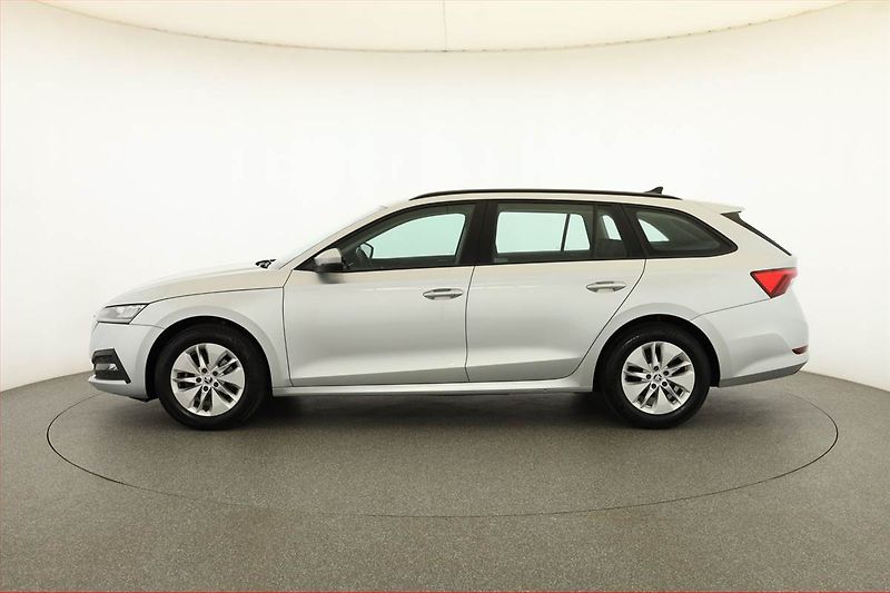Škoda Octavia (2023) Ambition 2.0 TDI, ČR,1.maj - fotka 3 z 19