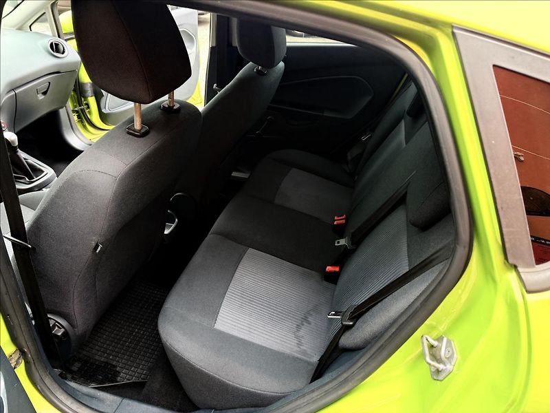 Ford Fiesta 1,2 i SPORT - fotka 21 z 27