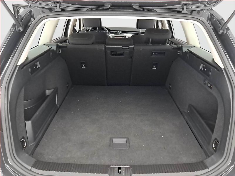 Volkswagen Passat (2016) 2.0 TDI, Automat, Navi - fotka 14 z 22