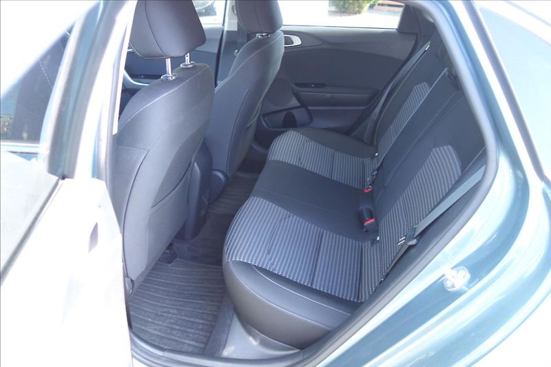 Kia Ceed 1,5 T-GDi,ČR,1 MAJ.,SERV.KN. - fotka 14 z 40