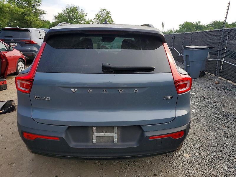 Volvo XC40 (2020) T5 R-DESIGN  - fotka 6 z 11