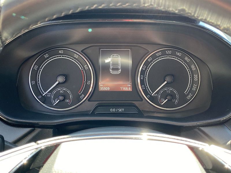 Škoda Fabia (2021) 1.0 TSI Ambition Plus - fotka 6 z 27