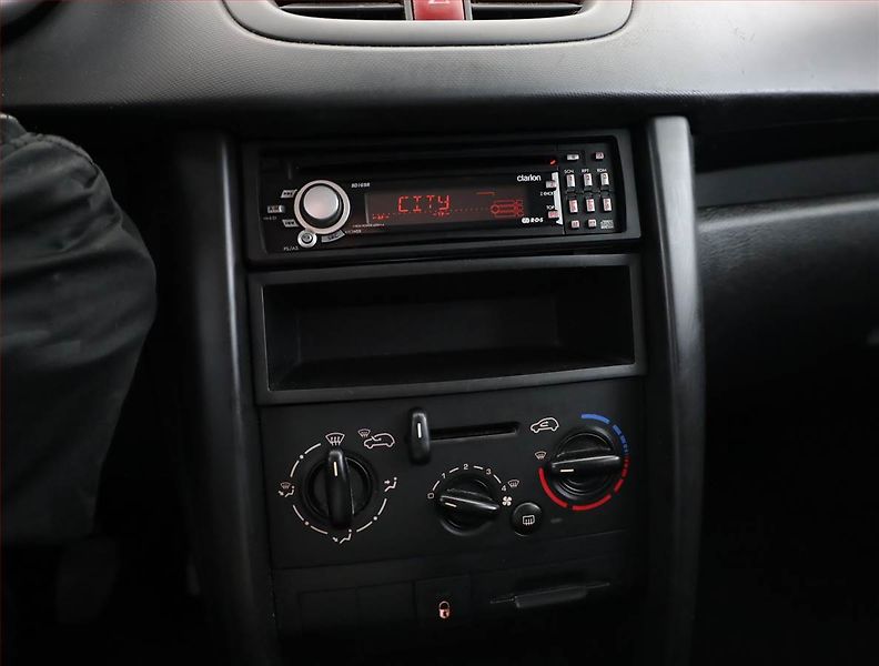 Peugeot 207 (2006) 1.4, v provozu - fotka 9 z 12